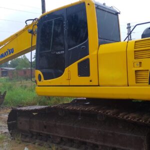 EXCAVADORA SOBRE ORUGA KOMATSU PC200-LC8 (TM) - U$98.000 + IVA